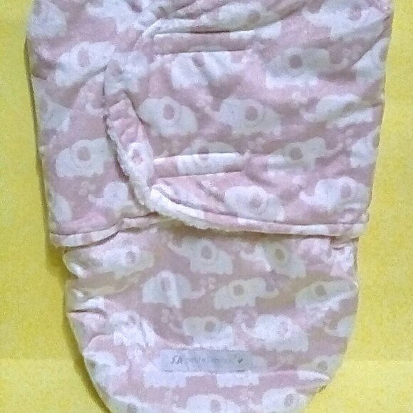Baby shower pink bundle Swaddle, Alice & Oliver Rabbit blanket & onesies - Picture 4 of 8